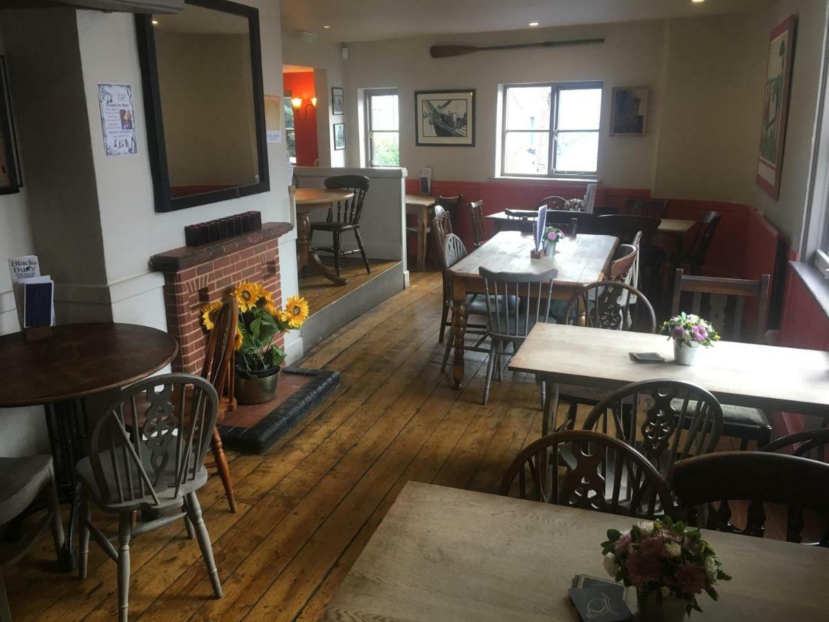 Black Buoy Inn Wivenhoe Экстерьер фото